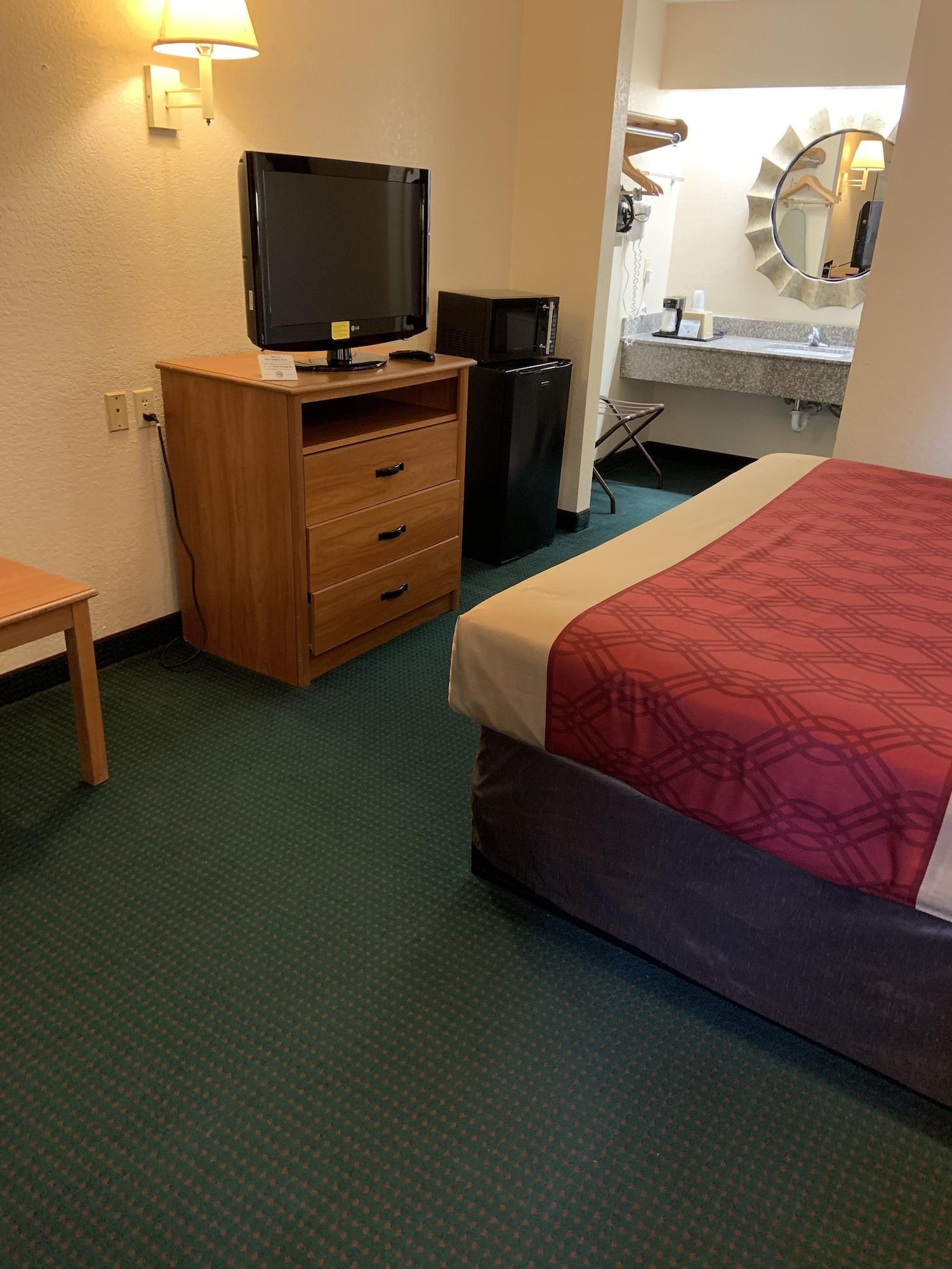 Lodge Econo Downtown South *