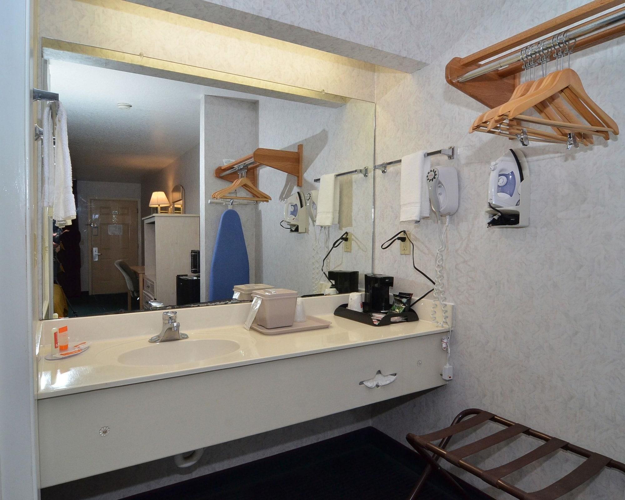 Lodge Econo Downtown South